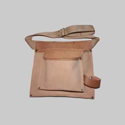 BORSA CARPENTIERE Con due tasche, portamartello e cintura in nylon