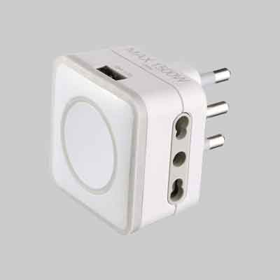 ADATTATORE TRIPLO CON PORTA USB 16A 2P+T - 2 prese 10/16A 2P+T